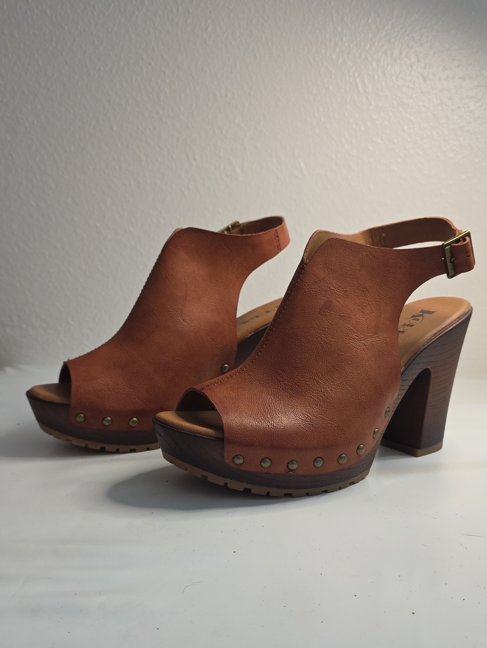 KORKS ARDEN PLATFORM STUDDED SLINGBACK SANDALS LADIES SIZE 9 NWOB CUTE